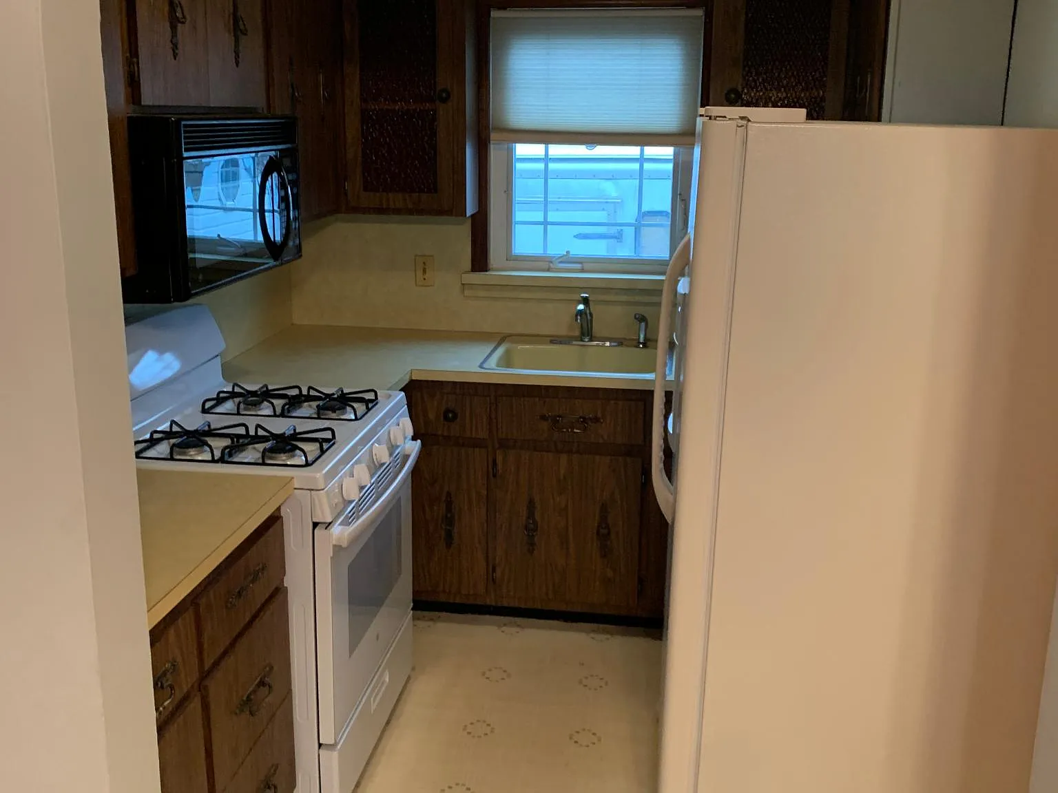 3 bed, 1000 sqft, $2,500 — Photo 3