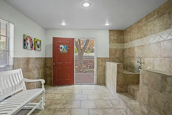 Mountain Village Apts. — Photo 4