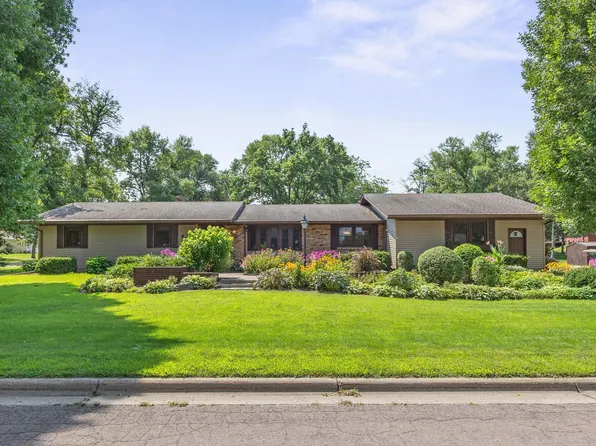 830 Reeds Ln, Glencoe, MN 55336