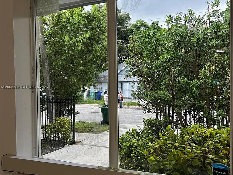 6301 NW 1st Pl — Photo 16