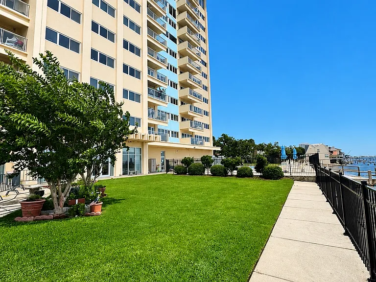 825 Bayshore Dr — Photo 23