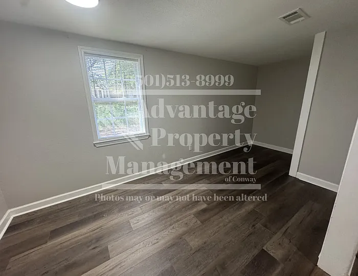 1519 Phyllis St — Photo 9