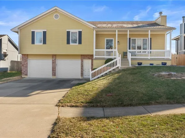 1629 NE Whitestone Dr, Lees Summit, MO 64086