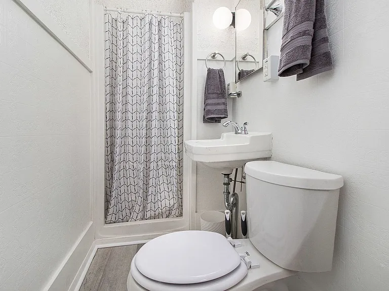 323 Woodward Ave #2 — Photo 10