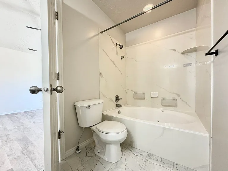 6353 W Passenger Ln — Photo 15