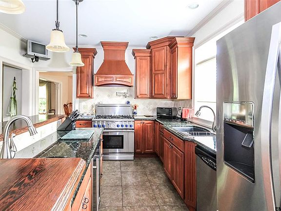 5th image of 1021 Peaceable St
