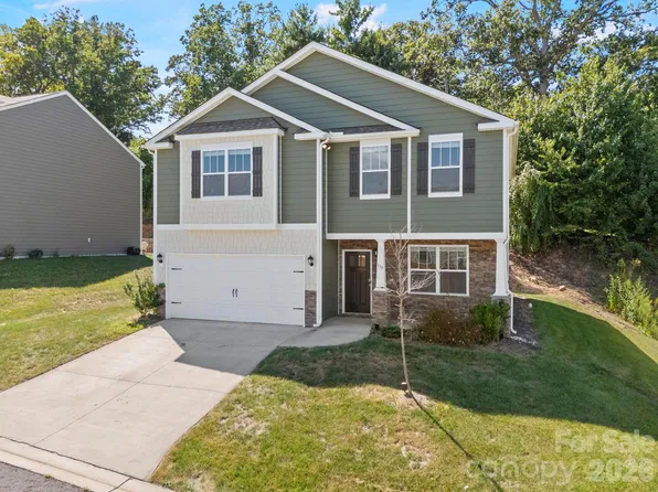 138 Marathon Ln, Candler, NC 28715