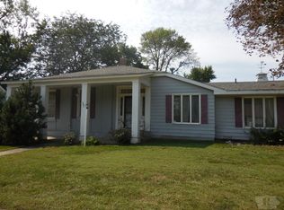 303 S 4th St, Wapello, IA 52653
