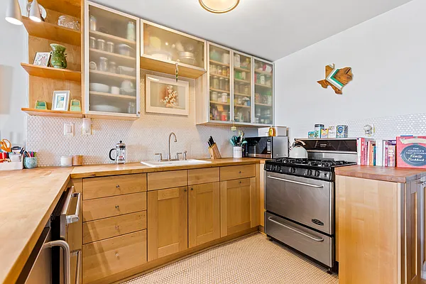 Sold by R New York | media 3