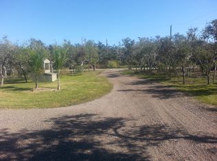 201 N Walker Rd, Rockport, TX 78382