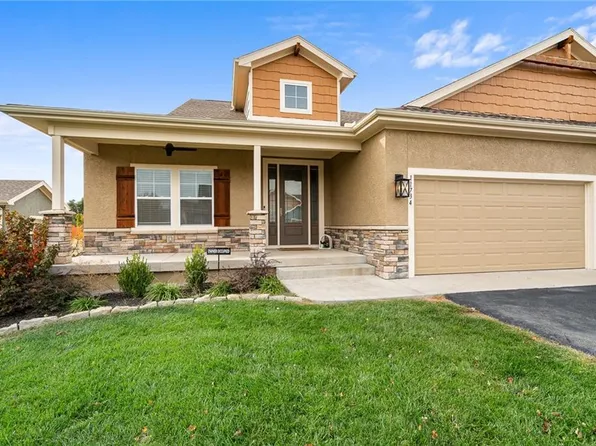 11734 S Deer Run St, Olathe, KS 66061