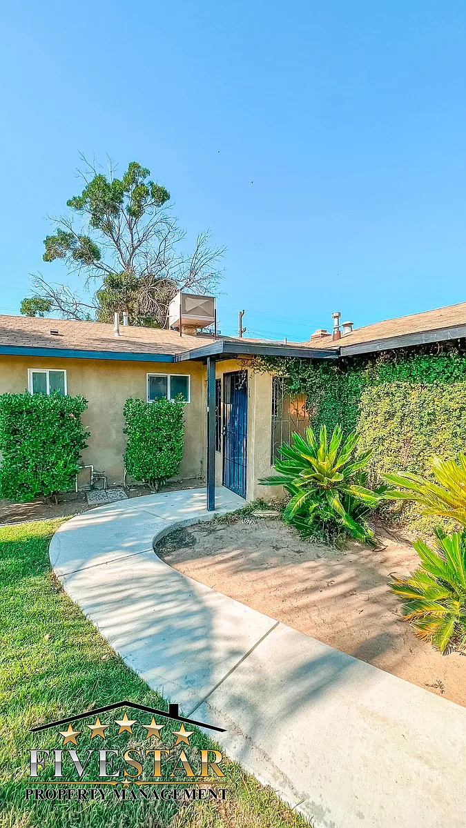 Building Photo - 3311 Camellia Dr