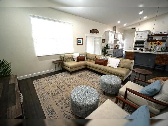 2314 W Saint Sophia St — Photo 10