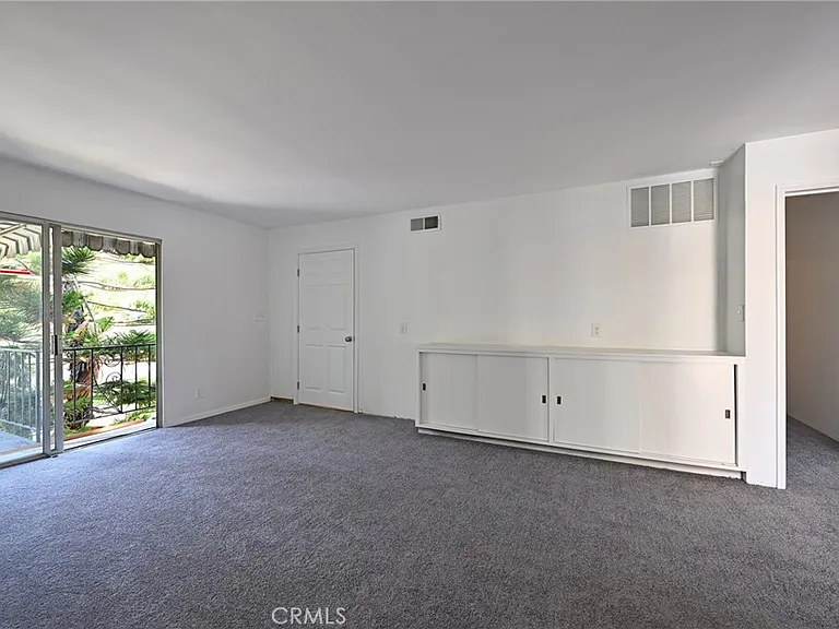 11063 Ohio Ave — Photo 37