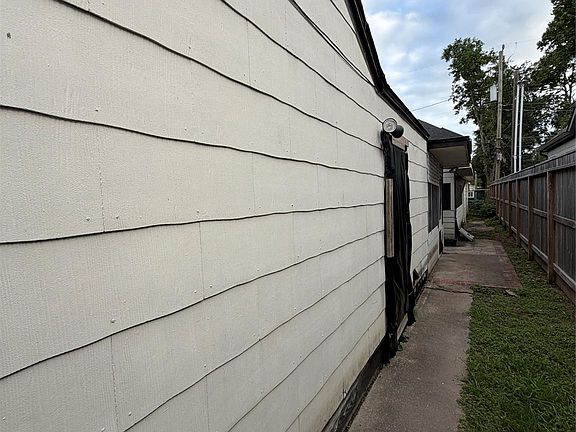 2nd image of 6501 Schiller St