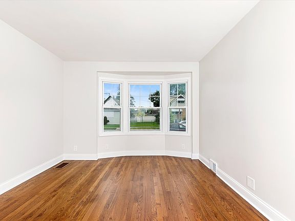 5th image of 4447 Joliet Ave