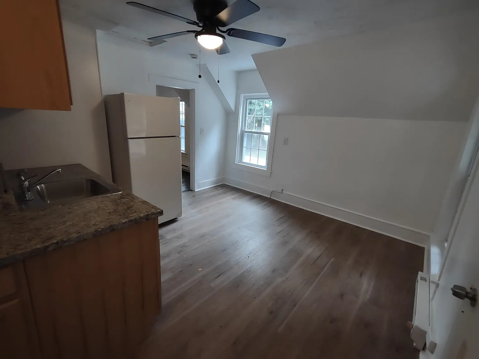 2 bed, 1.0 bath, 1693 sqft, $1,700 — Photo 3
