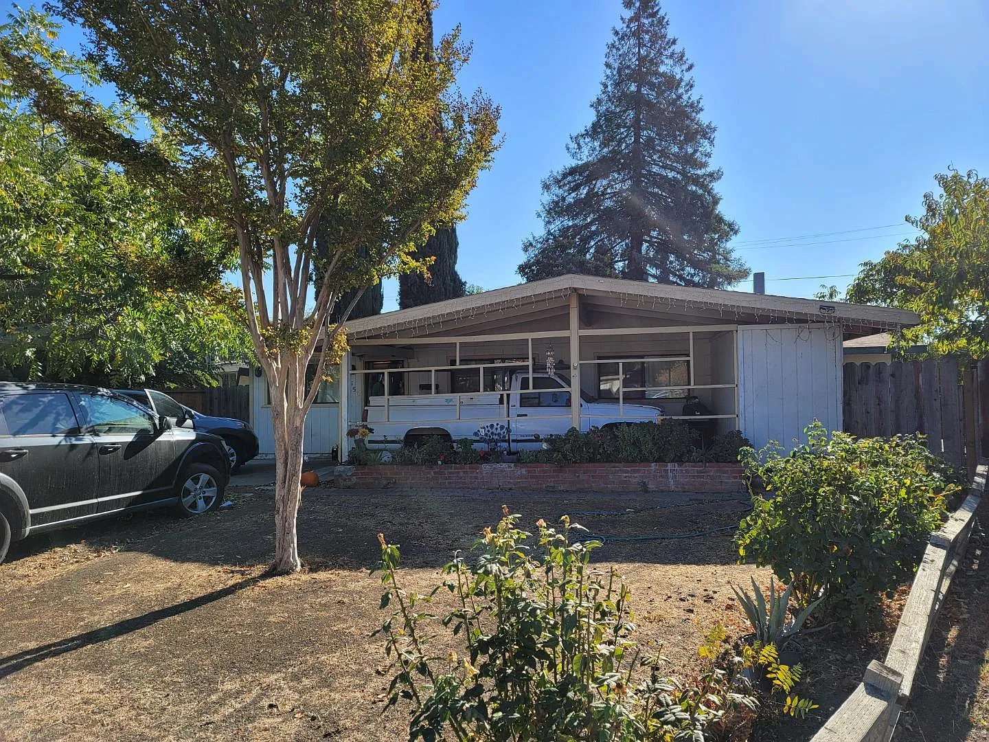 350 Walnut Ln photo 1