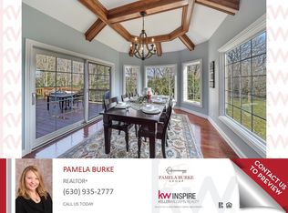 40W928 Fox Creek Dr, St Charles, IL 60175