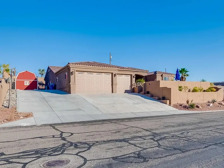 1820 Cabana Dr — Photo 9