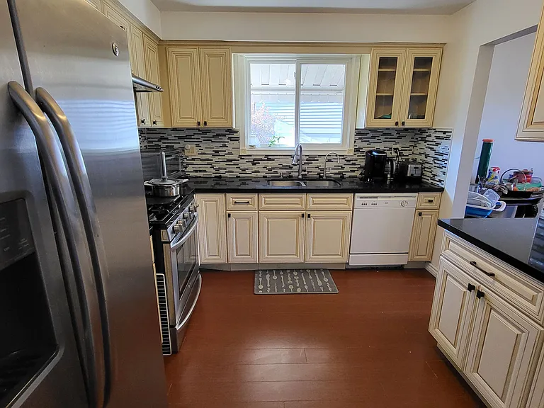 36 Cambridge Cres #MAIN — Photo 6