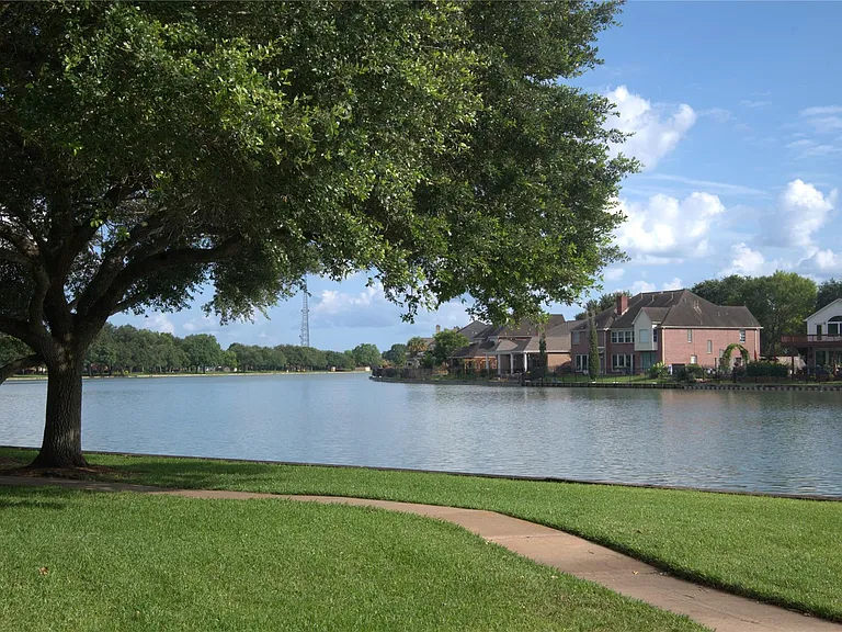 1839 Lake Winds Dr — Photo 2