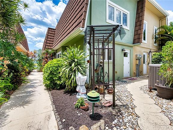3rd image of 415 Meadowlark LN #415