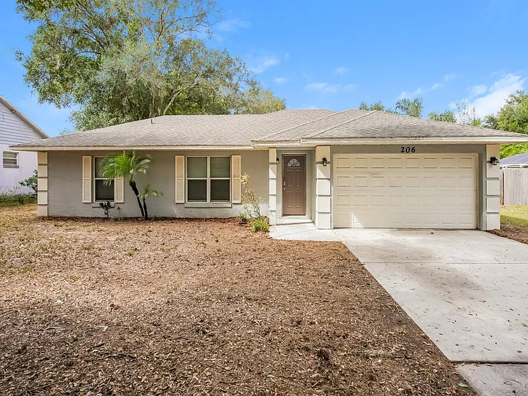 206 Howard Ct — Photo 1