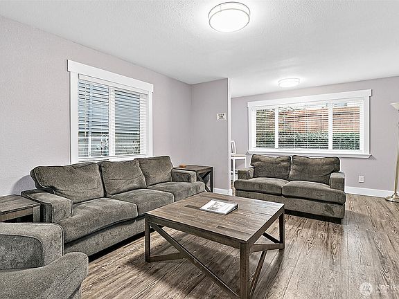 2nd image of 1415 S Yakima Avenue