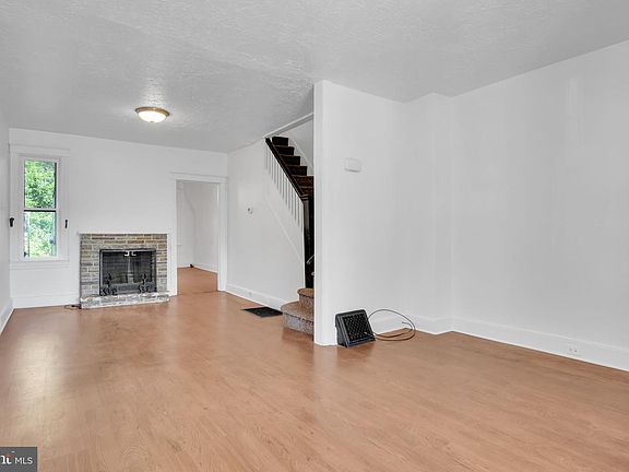 2nd image of 967 E King St