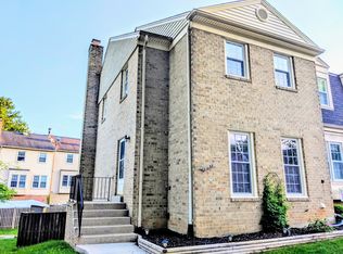 9763 Lakepointe Dr, Burke, VA 22015