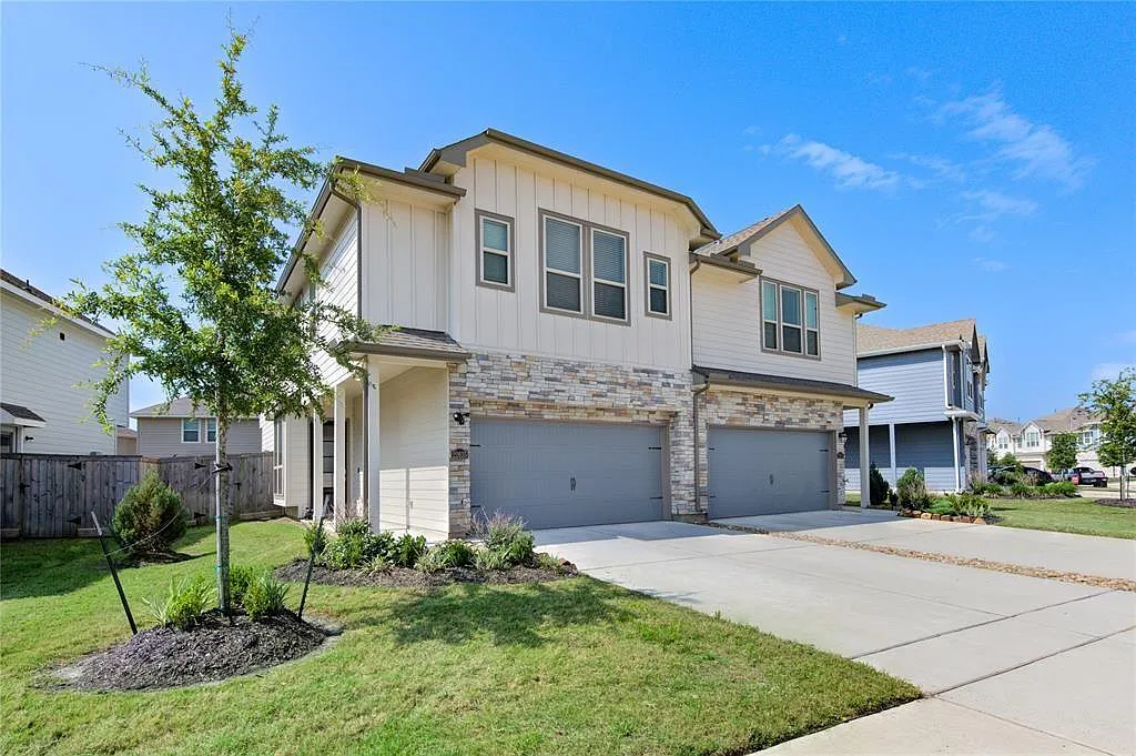 3 bed, 2.5 bath, 1959 sqft, $2,200 — Photo 1