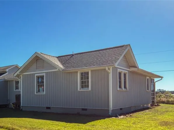 9078 Stump Point Rd, Hayes, VA 23072