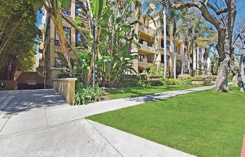 3 bed, 2.5 bath, 1820 sqft, $8,500 — Photo 3