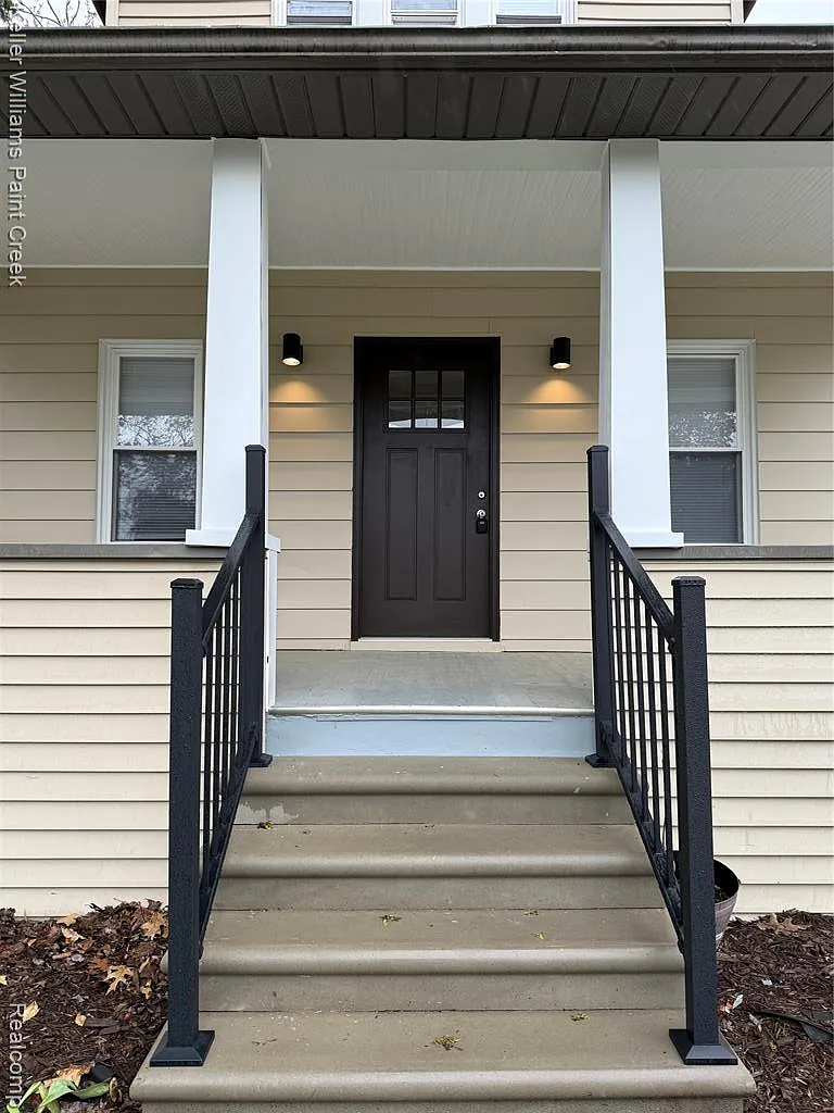 1 bed, 1.0 bath, 903 sqft, $1,950 — Photo 2