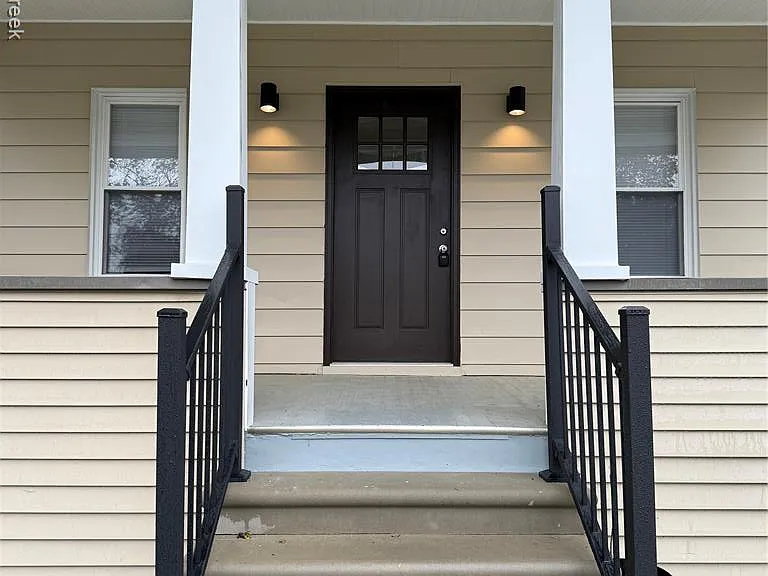410 E Twelve Mile Rd — Photo 2