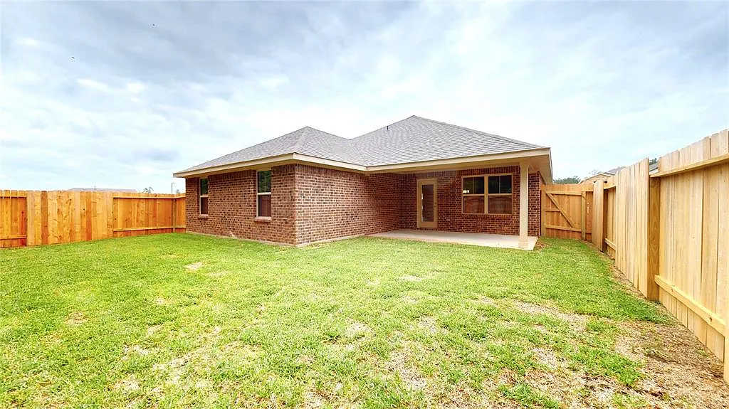 3 bed, 1911 sqft, $1,960 — Photo 3