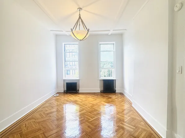 366 East 28th Street image 1 of 10