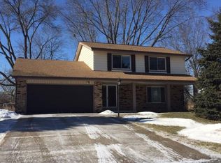 2275 De Carlin Dr, Brookfield, WI 53045