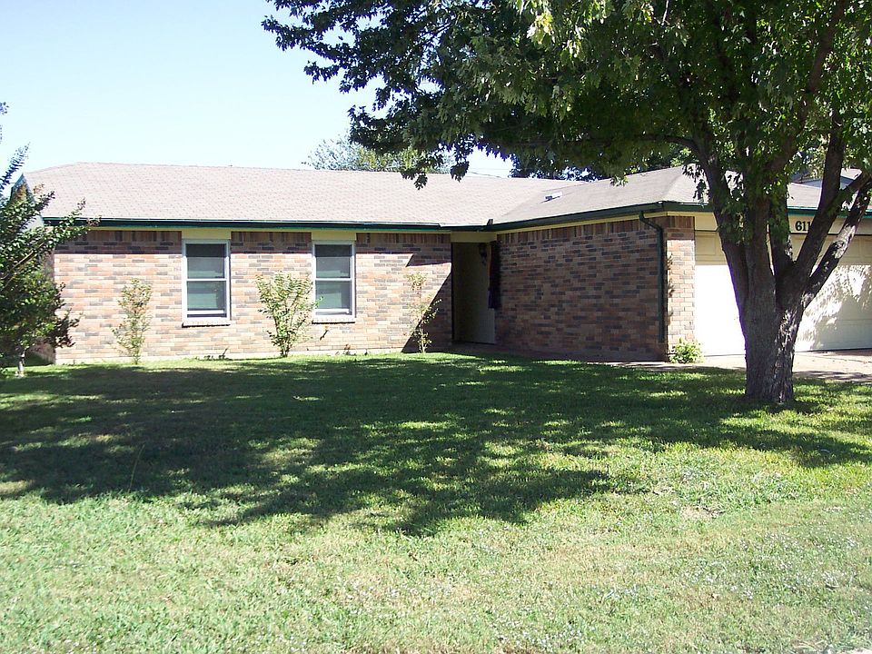 1st image of 611 Plainview Dr