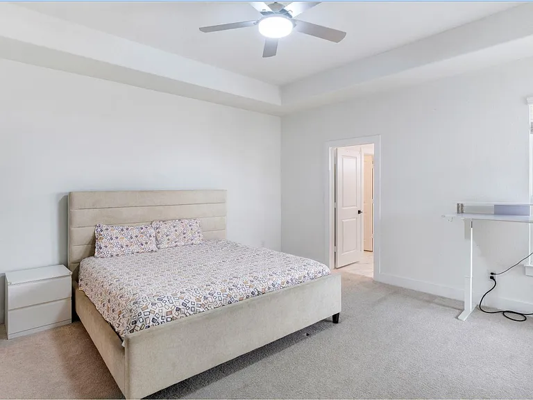 300 Hollister Dr — Photo 15