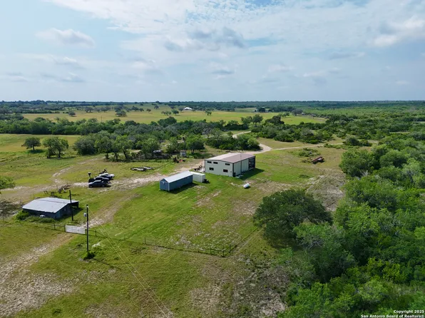 4552 Mineral Cemetary Rd, Beeville, TX 78102