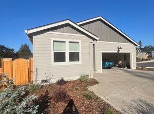 482 E 4th St, Lowell, OR 97452
