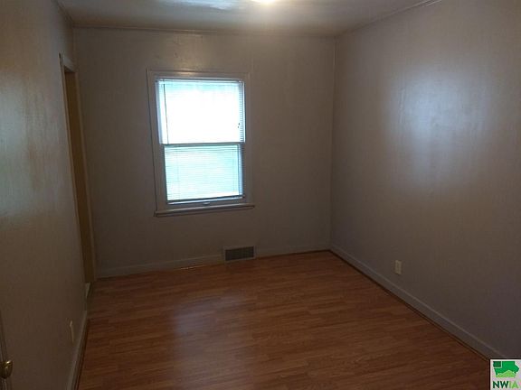 5th image of 229 W 24th St