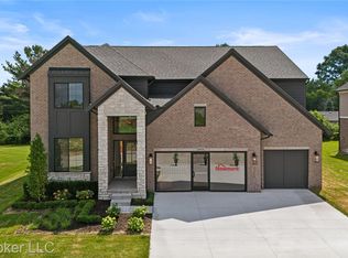 35704 Addison Dr, New Baltimore, MI 48047