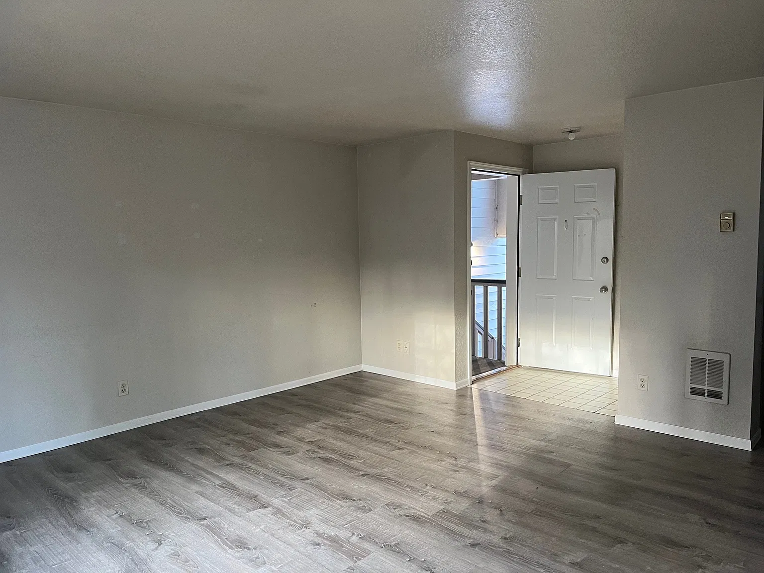 1109 Creekwood Ct SE — Photo 4