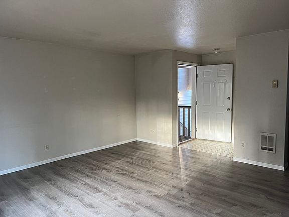 4th image of 1109 Creekwood Ct SE APT C