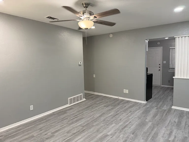 2509 Normont Cir — Photo 2
