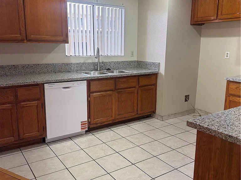 122 Olive St #5 — Photo 9