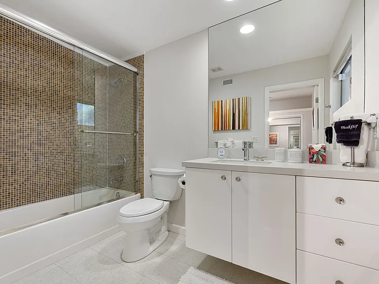 622 N Monterey Rd — Photo 37